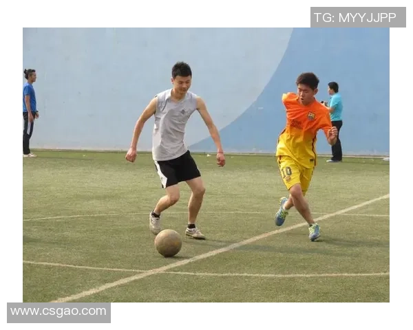 武汉足球队在邀请赛中的团队协作表现分析与点评